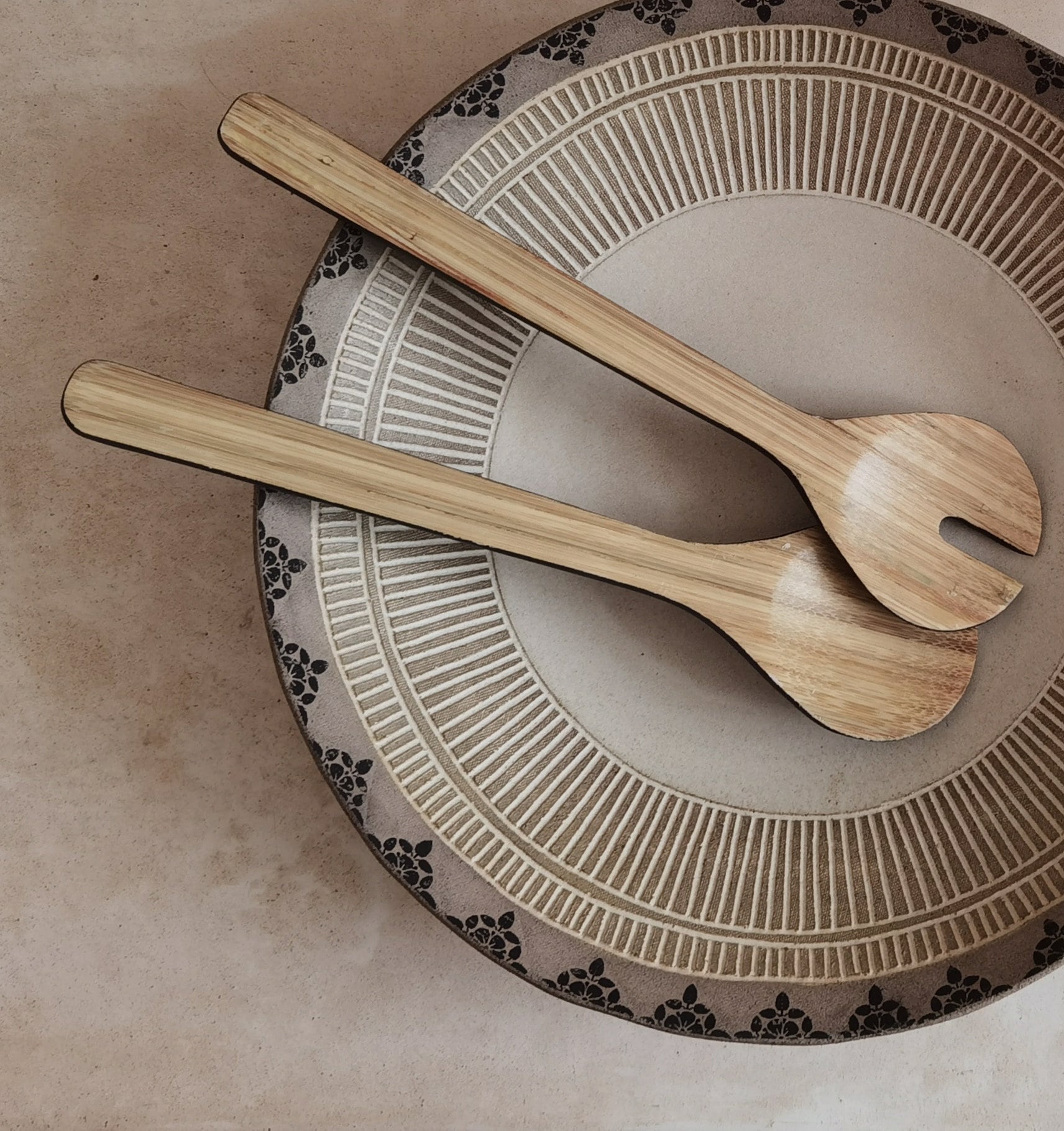 Large Ceramic Serving Bowl: Modern Beige Glaze with Black Print (12.9 inch)